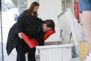 Müssen an Bord eines Kreuzfahrtschiffes feststellen, dass sich auch ein Killer auf dem Schiff befindet: Castle (Nathan Fillion, r.) und Beckett (Stana Katic, l.) ...