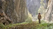 Ronja (Kerstin Linden) erkundet auf eigene Faust die Wälder.