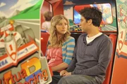 Ted (Josh Radnor, r.) ist sich sicher, dass Stella (Sarah Chalke, l.) die Richtige für ihn ist. Doch nach und nach kommen einige Dinge ans Tageslicht, die Ted etwas zweifeln lassen ...