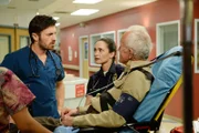 V.l.: Dr. TC Callahan (Eoin Macken), Sara (Trina E. Siopy), Clive (Lance Henriksen)
+++