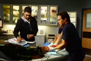 Kenny Fournette (JR Lemon, l.), Dr. Scott Clemmens (Scott Wolf)
+++