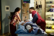 V.l.: Krankenschwester Jocelyn (Alma Sisneros, liegend), Lauren (China Anne McClain), Kenny Fournette (JR Lemon)
+++