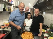 Im Herzen von Dortmund betreibt der Italiener Alberto Bianco (r.) seit knapp 10 Jahren die Trattoria "Nonna Concetta". An sieben Tagen die Woche kämpft der dreifache Vater mit italienischen Klassikern um seinen Erfolg. Für Frank Rosin (l.) wird dieser Fall einer der härtesten aller Zeiten ?