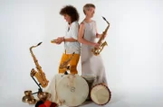 Simone Juppe und Gerlinde Coch treten seit über zehn Jahren als Duo drum@phone auf.
