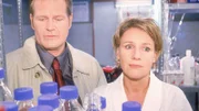 Schwanger! Nikola (Mariele Millowitsch) und Erik (Guntbert Warns) überlegen, wie sie mit der Situation umgehen sollen...