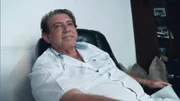Es wird enthüllt, wie der berühmte brasilianische Johannes von Gott mit Hilfe eines Schutznetzwerks, das Fanatismus, Gewalt, Ruhm und Macht verband, Hunderte von sexuellen Übergriffen und anderen Verbrechen beging.