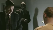 Lt. Joe Kenda (Carl Marino) befragt den Nachbarn des ermordeten Carl Hunt, der falsche Hinweise auf den Täter gegeben hatte. Warum machte er falsche Angaben? Und was ist wirklich passiert?