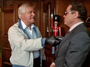 Hannibal (George Peppard, li.) lässt sich von dem fiesen Schurken Gretsch (Art Metrano, re.) nicht beeindrucken...