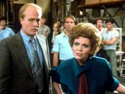 Hollywood-Diva Rita (Vivian Blaine) und ihr Sohn Barry (Gregg Henry) haben große Meinungsverschiedenheiten mit dem Regisseur des Musicals.