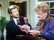 Jessica (Angela Lansbury) muss sich als Kongress-Abgeordnete mit allerlei dubiosen Beratern wie Joe Binn (Gary Sandy) herumschlagen.