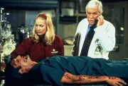(v.l.n.r.) Dr. Gregory Othon (Daniel Riordan); Susan Hilliard (Kim Little); Dr. Mark Sloan (Dick Van Dyke)