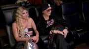 S3F25: Nach zwei Monaten harter Arbeit findet heute endlich Eric Sindermanns Fashion Show statt. Micaela und Julian sitzen in der ersten Reihe.