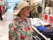 Rike sucht das passende Outfit zu dem Wochenmotto.