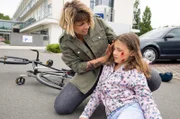 Mo (Jaela Carlina Probst) und Kiki (Anais Sterneckert)