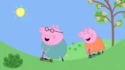 Zuhause angekommen kann er sogar Mama Wutz (r.) vom Rollerfahren begeistern.