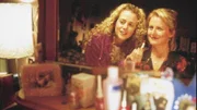 Jodi (Rachael Carpani, l.) und Meg (Sonia Todd). Die Verwendung des sendungsbezogenen Materials ist nur mit dem Hinweis und Verlinkung auf TVNOW gestattet.