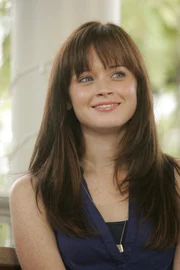 Rory (Alexis Bledel) verbringt ihre Semesterferien alleine in Stars Hollow, anstatt mit ihrem Freund Logan nach Asien zu reisen ...