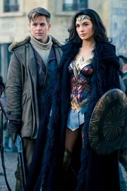 Steve Trevor (Chris Pine), Diana (Gal Gadot)