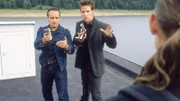 Nach einer aufregenden Verfolgungsjagd können Semir (Erdogan Atalay, li.) und Jan (Christian Oliver) Selina (Stefanie Schmid) stellen, doch sie droht, von der Staumauer zu springen...