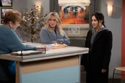(v.l.n.r.) Phyllis (Jan Hoag); Sophie (Hilary Duff); Valentina (Francia Raisa)