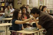 Was ist nur mit Annie (Alison Brie, l.) und Senor Chang (Ken Jeong, r.) los?