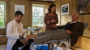 Der hypochondrische Lord Hurrleton ist Dr. Rayans bester Patient. (v. li. n. re. Xaver Hutter, Clelia Sarto, Harald Schmidt).