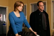 Law & Order: SVU #07015 "Manipulated" 12-16-2005 Director: Matt Earl Beesley DP: Geoffrey Erb Scene 32 (Int) Hospital Room "Tessa won't betray client/attorney priviledges " Chris Meloni (Stabler) Mariska Hargitay (Benson) Rebecca De Mornay (Tessa)