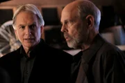 L-R: Leroy Jethro Gibbs (Mark Harmon), T.C. Fornell (Joe Spano)