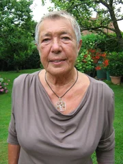 Die 75-jährige Sidonia wünscht sich nichts sehnlicher, als noch einmal ihren Bruder Karl zu treffen oder wenigstens von ihm zu hören, seit der Kontakt zu ihm 1974 abbrach.