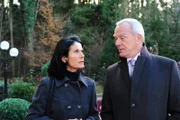 Doris (Simone Ritscher, l.); Werner (Dirk Galuba, r.)