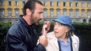 Zufällig entdeckt Herzbergers Mutter Elfriede (Regine Lutz) die Diebin am richtigen Tatort. Doch bevor sie ihren Sohn benachrichtigen kann, wird sie entdeckt und von Komplize Garber (Henry Meyer) entführt...
