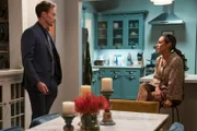 Mark Callan (Wilson Bethel, l.); Emily Lopez (Jessica Camacho, r.)