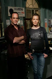 Pictured: (l-r) Christopher Meloni as Det. Elliot Stabler, Connie Nielsen as Detective Dani Beck.