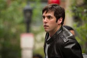 Frankie Rizzoli Jr. (Jordan Bridges) versucht seiner großen Schwester so gut es geht bei einem Fall zu helfen. Das Problem: Eine gute Freundin ist die Tatverdächtige!