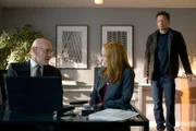 Nachdem Skinner (Mitch Pileggi, l.) spurlos verschwindet, begeben sich Scully (Gillian Anderson, M.) und Mulder (David Duchovny, r.) auf die Suche und machen dabei erschreckende Entdeckungen ...