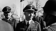 Heinrich Himmler – der Reichsführer der SS begutachtet seine Truppen.