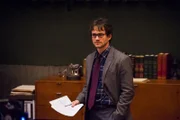 Will Graham (Hugh Dancy) ist mitten in einer Vorlesung, als Jack Crawford hereinplatzt und ihm von seiner schrecklichen Befürchtung erzählt ...