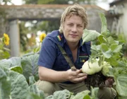 ìJamie At Homeî ist ein unkomplizierter Ratgeber, wie man das Beste von Mutter Natur pers^nlich serviert bekommt ñ ohne dass man daf¸r in den Bio-Supermarkt gehen muss.
