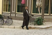 Rückblick: Leon Vance (Rocky Carroll) wurde vor 20 Jahren rekrutiert und ohne jegliche Erfahrung auf gefährliche Mission nach Amsterdam geschickt ...