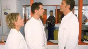 Der junge AIP'ler Dr. Brandt (Sebastian Münster, M.) bietet Dr. Schmidt (Walter Sittler) im Beisein von Nikola (Mariele Millowitsch) vom ersten Moment an die Stirn. Was Dr. Schmidt nicht weiß: Dr. Michael Brandt ist sein Sohn!
