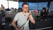 Fluglotse Florian Frommholz arbeitet im 75 Meter hohem Flughafen-Tower.