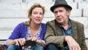 Sabine (Margarita Broich) und Pastor Book (Jan Fedder) überdenken ihre gemeinsame Zukunft.