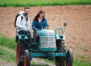 Mit Lisa Stoll auf ihrem Oldtimertraktor unterwegs zur Grenze in Trasadingen
