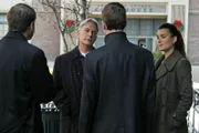 Ein neuer Fall beschäftig Ziva (Cote de Pablo, r.), Gibbs (Mark Harmon, 2.v.l.) und das restliche Team ...