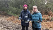 Gilda Currenti und Prof. Dr. Charlotte Krawczyk mit neuer Glasfaser auf dem Ätna.