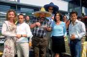 Alarm für Cobra 11 - Die Autobahnpolizei "Die Todesliste". Im Bild: Grillfest bei den Kollegen der Autobahnpolizei (v.li.: Carina Wiese, Erdogan Atalay, Dietmar Huhn, Gottfried Vollmer, Charlotte Schwab, Christian Oliver).