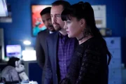 (v.l.n.r.) Clayton Reeves (Duane Henry); McGee (Sean Murray); Abby (Pauley Perrette)