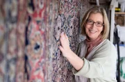 Wellness für den Wollteppich. Yvonne Willicks zeigt, wie alte Familienschätze im neuen Glanz erstrahlen und welche Hausmittel beim schnellen Einsatz gegen Flecken auf Polster und Textilien helfen.