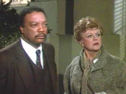 Jessica (Angela Lansbury) ermittelt gemeinsam mit Lt. Starkey (Paul Winfield) den Tod eines Jugendfreundes.