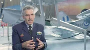 Griechische Militärperson während des Interviews